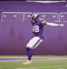 With the game on the line late in the fourth quarter, Vikings receiver Justin Jefferson leaped into the air, leaned back like Odell Beckham Jr. . Justin jefferson wallpaper gif